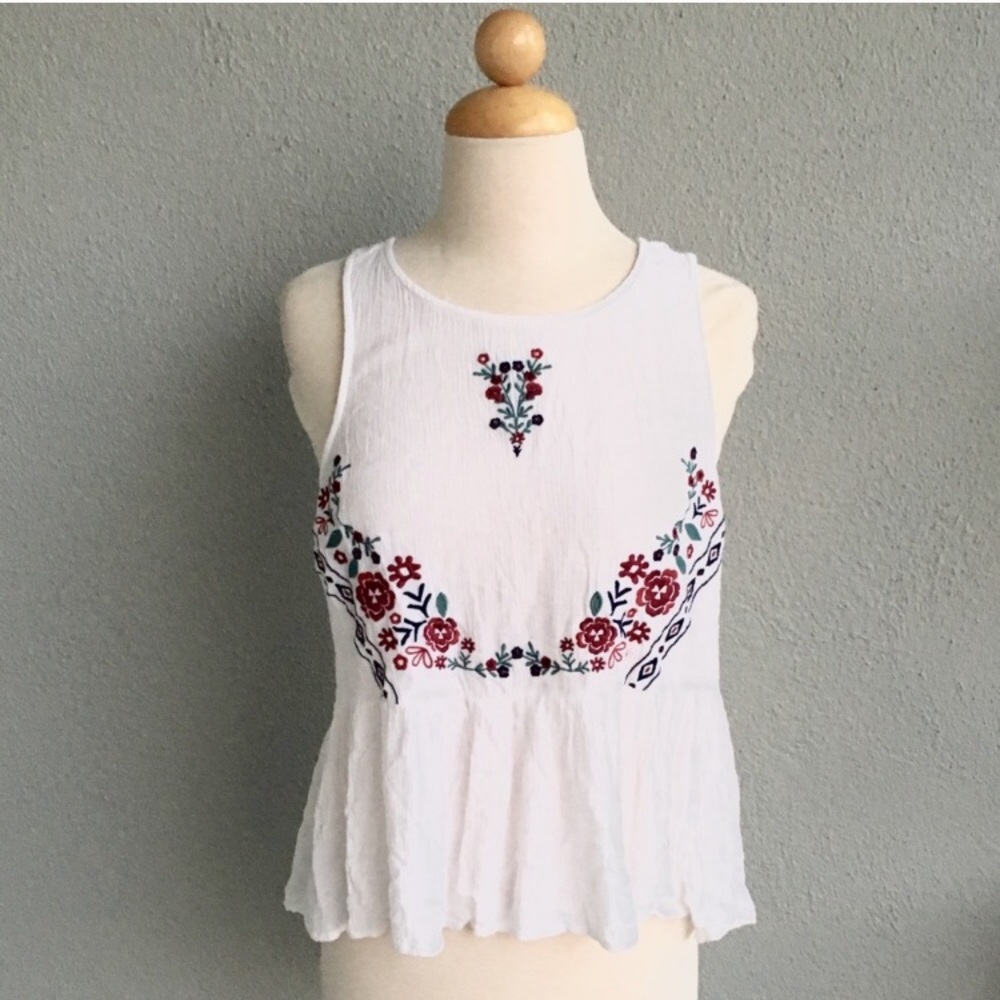 KENDALL & KYLIE White Floral Embroidered Tank Top